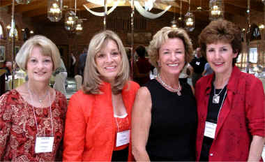 Gayle,Barb,Vicky,Roanne.JPG (111477 bytes)