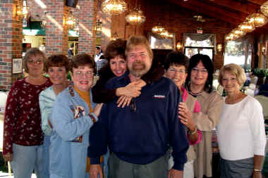 John and the gals.jpg (597631 bytes)