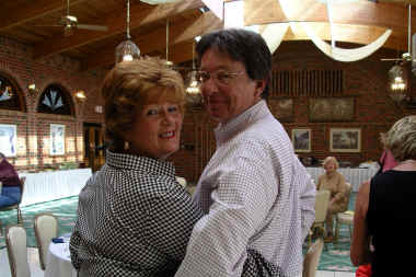 Nell and Ron.jpg (661457 bytes)