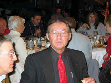 Classmates2.jpg (880342 bytes)
