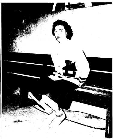 Vicky  cheering for Long Beach 1962.jpg (660585 bytes)